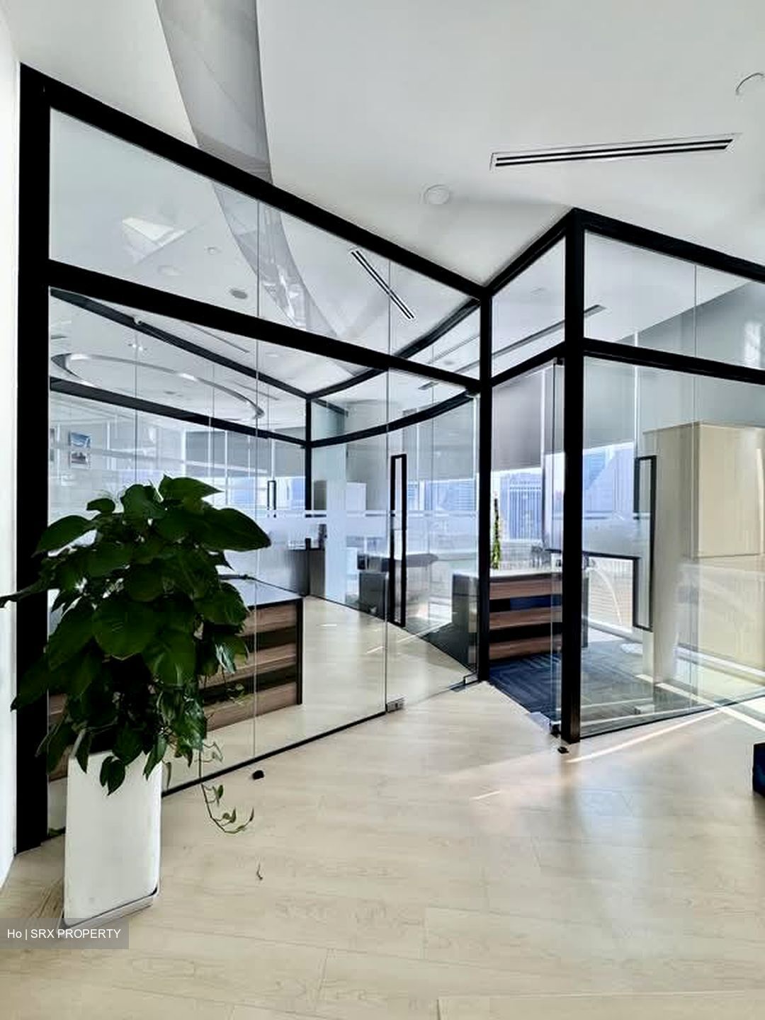 Oxley Tower (D1), Office #531646811